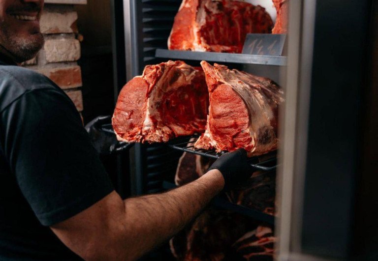 red apple pub-steak selections